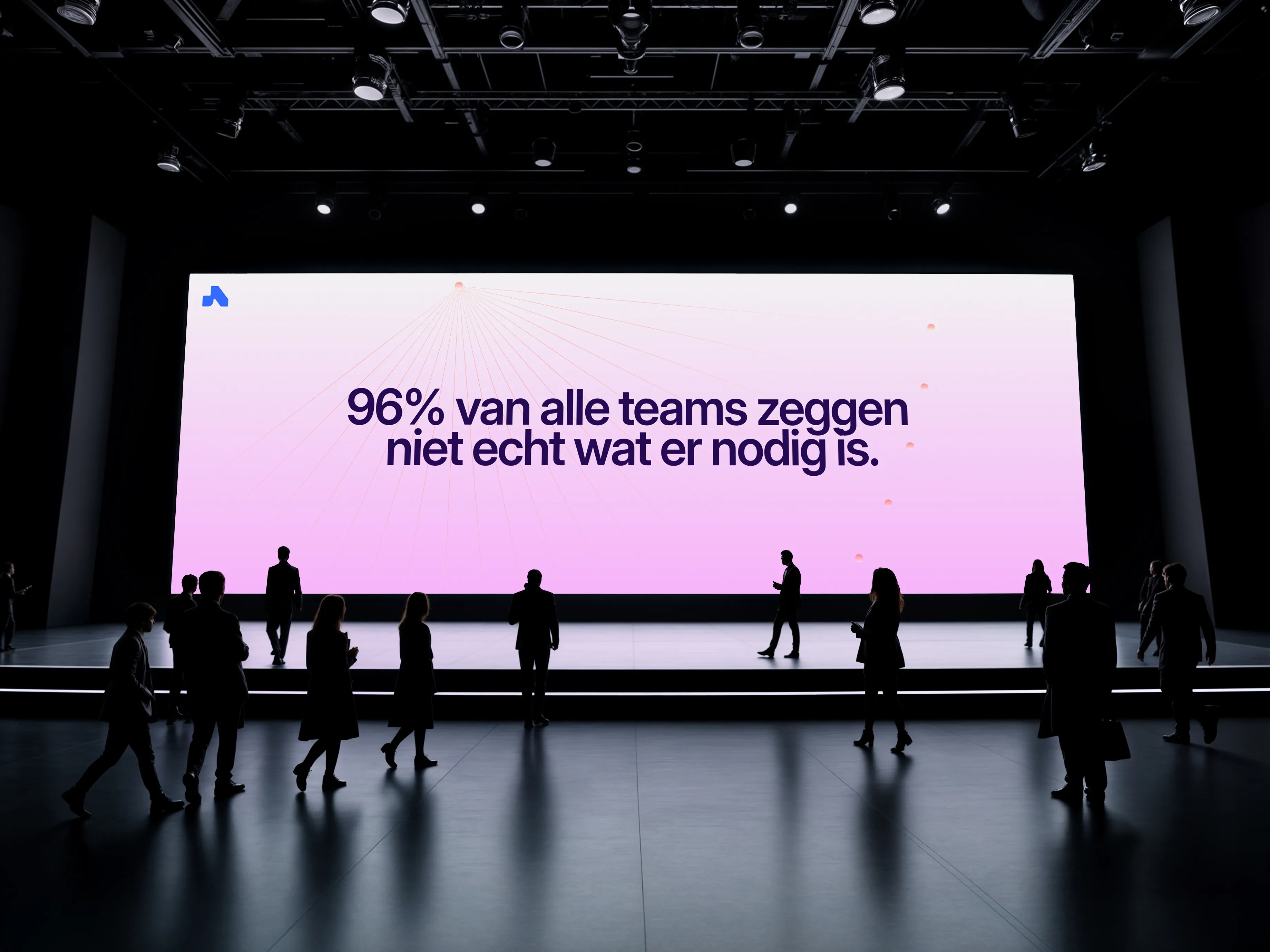 Moderne presentatie met tekst '96% van alle teams zeggen niet echt wat er nodig is' en mensen in formele kleding